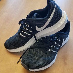 Black Nike Run Swift Running Shoes, size 9.5